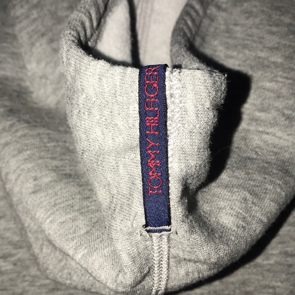 Woman’s Tommy Hilfiger Zip Up Sleeveless Hoodie - Picture 9 of 12